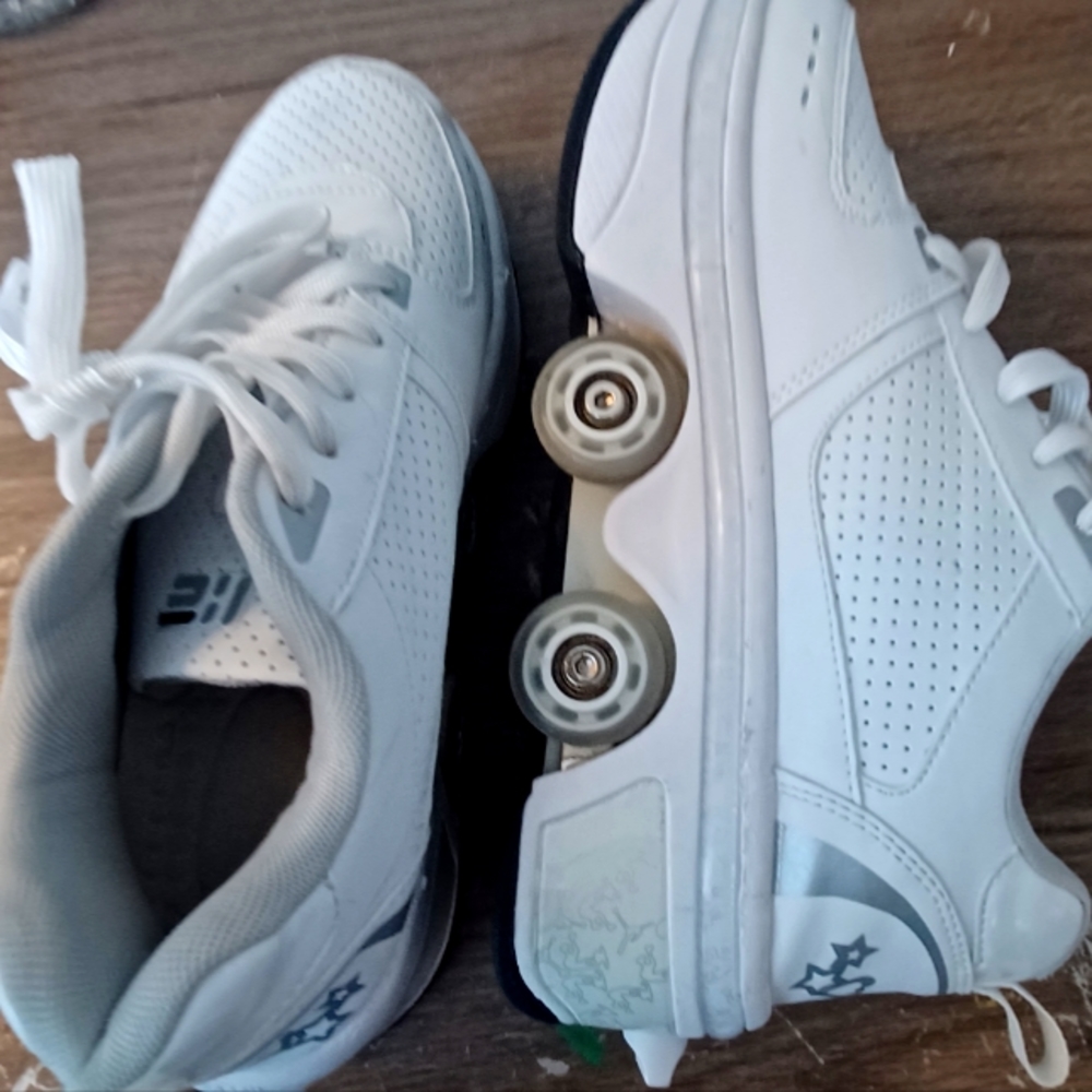 Roller skate shoes size 8 women's/ 39 European with light up laces